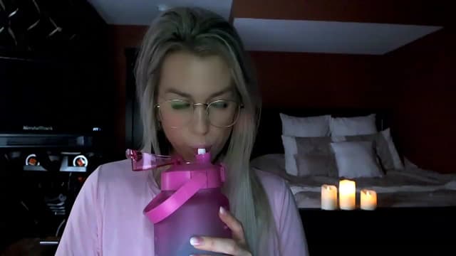 Gallery image thumbnail from Cora9's myfreecams stream on, 12/08/2022, 05:22 image 19 of 20