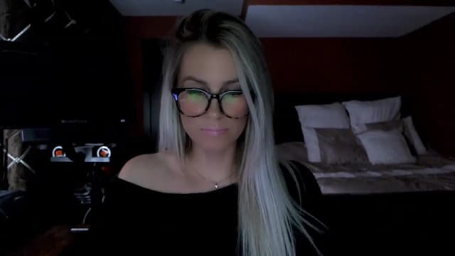 Gallery image thumbnail from Cora9's myfreecams stream on, 02/15/2023, 06:20 image 16 of 20