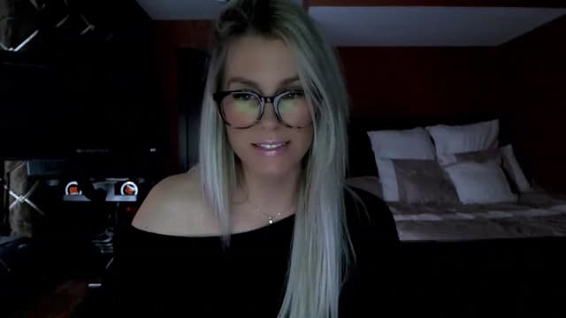 Gallery image thumbnail from Cora9's myfreecams stream on, 02/15/2023, 06:20 image 4 of 20