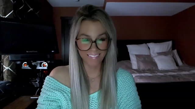Gallery image thumbnail from Cora9's myfreecams stream on, 02/16/2023, 05:19 image 6 of 20