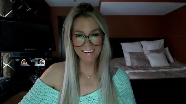 Gallery image thumbnail from Cora9's myfreecams stream on, 02/16/2023, 06:00 image 6 of 20
