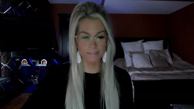 Gallery image thumbnail from Cora9's myfreecams stream on, 03/17/2023, 04:28 image 3 of 20