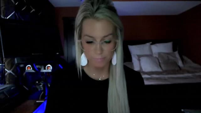 Gallery image thumbnail from Cora9's myfreecams stream on, 03/17/2023, 04:28 image 18 of 20