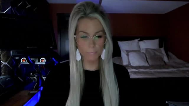 Gallery image thumbnail from Cora9's myfreecams stream on, 03/17/2023, 04:28 image 4 of 20