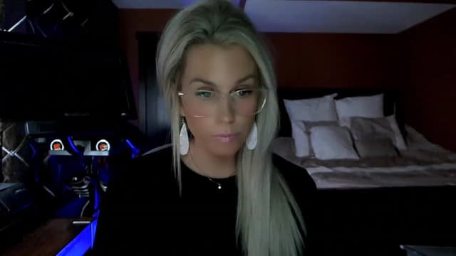 Gallery image thumbnail from Cora9's myfreecams stream on, 03/17/2023, 04:28 image 12 of 20