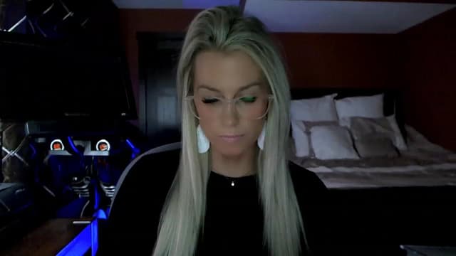 Gallery image thumbnail from Cora9's myfreecams stream on, 03/17/2023, 04:28 image 9 of 20