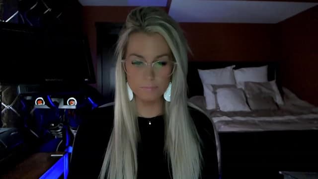 Gallery image thumbnail from Cora9's myfreecams stream on, 03/17/2023, 04:28 image 6 of 20