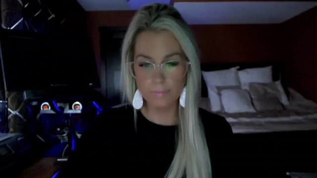 Gallery image thumbnail from Cora9's myfreecams stream on, 03/17/2023, 04:28 image 17 of 20