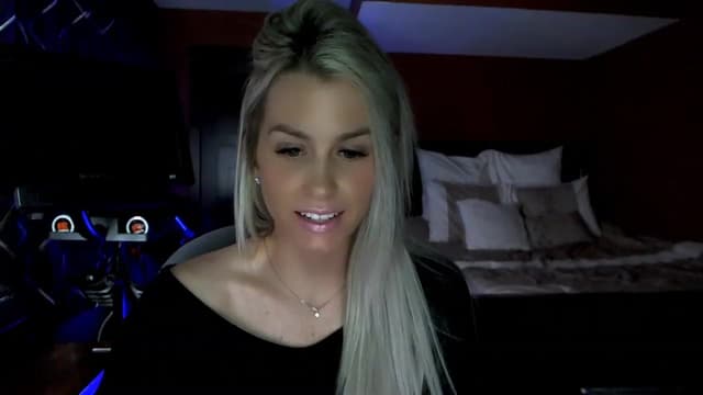 Gallery image thumbnail from Cora9's myfreecams stream on, 04/03/2023, 04:03 image 3 of 20