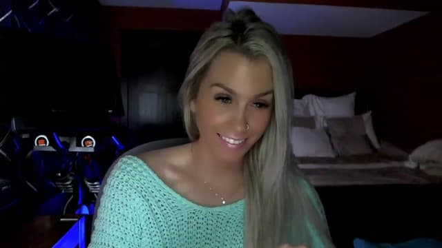Gallery image thumbnail from Cora9's myfreecams stream on, 04/04/2023, 04:38 image 6 of 20