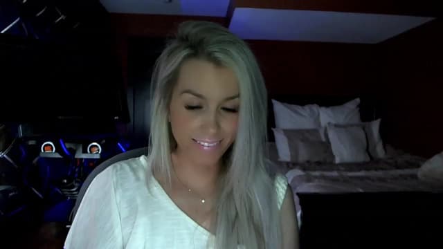 Gallery image thumbnail from Cora9's myfreecams stream on, 04/12/2023, 04:50 image 9 of 20