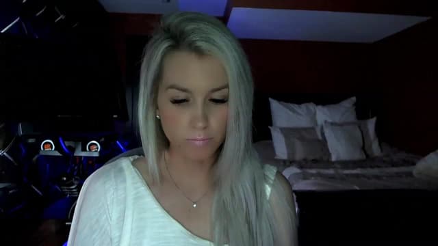 Gallery image thumbnail from Cora9's myfreecams stream on, 04/12/2023, 04:50 image 3 of 20