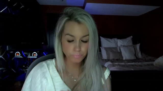 Gallery image thumbnail from Cora9's myfreecams stream on, 04/12/2023, 04:50 image 15 of 20