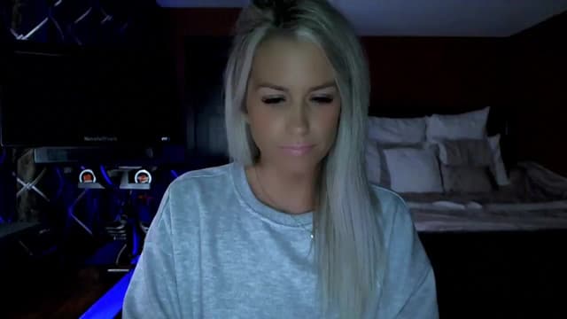 Gallery image thumbnail from Cora9's myfreecams stream on, 08/31/2023, 04:10 image 7 of 20