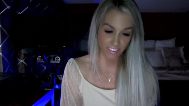 Gallery image thumbnail from Cora9's myfreecams stream on, 11/04/2023, 03:54 image 16 of 20