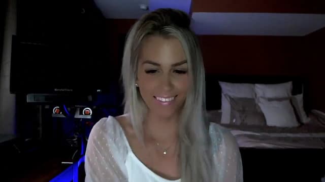 Gallery image thumbnail from Cora9's myfreecams stream on, 05/21/2024, 05:06 image 11 of 20