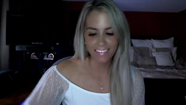 Gallery image thumbnail from Cora9's myfreecams stream on, 10/18/2024, 03:31 image 15 of 20