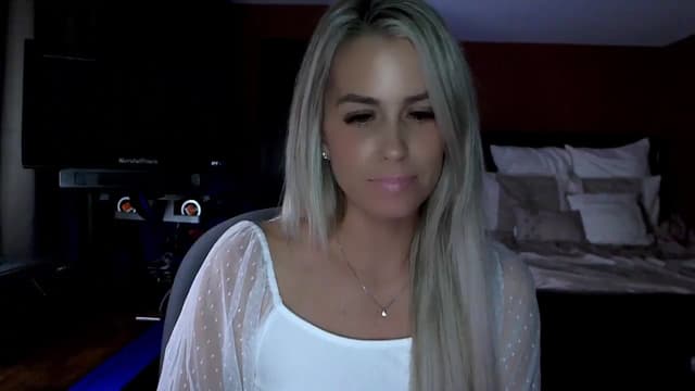 Gallery image thumbnail from Cora9's myfreecams stream on, 10/18/2024, 03:31 image 17 of 20