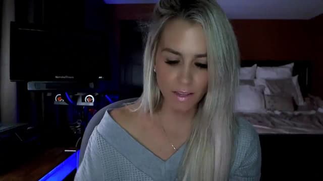 Gallery image thumbnail from Cora9's myfreecams stream on, 10/31/2024, 04:05 image 7 of 20