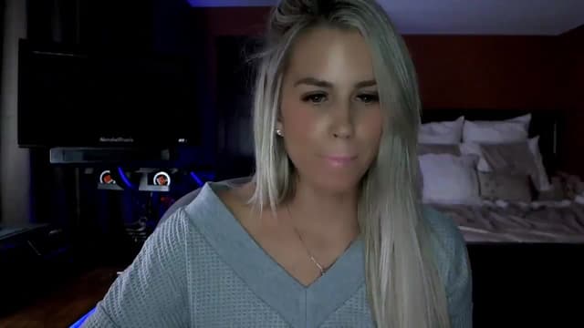 Gallery image thumbnail from Cora9's myfreecams stream on, 10/31/2024, 04:05 image 10 of 20