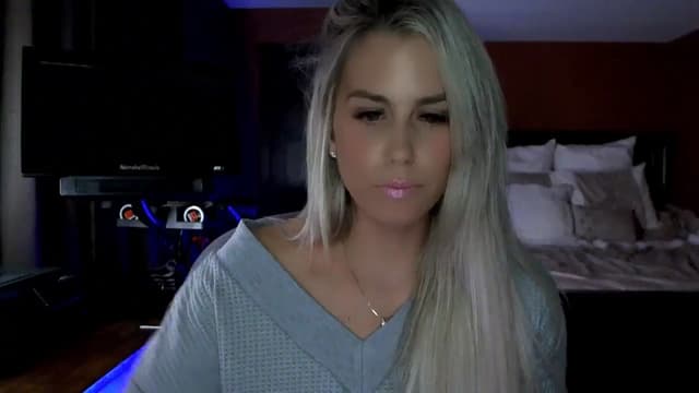 Gallery image thumbnail from Cora9's myfreecams stream on, 10/31/2024, 04:05 image 8 of 20