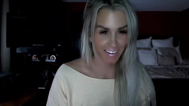 Gallery image thumbnail from Cora9's myfreecams stream on, 11/04/2024, 05:29 image 4 of 20