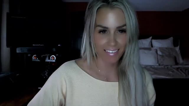 Gallery image thumbnail from Cora9's myfreecams stream on, 11/04/2024, 05:29 image 3 of 20