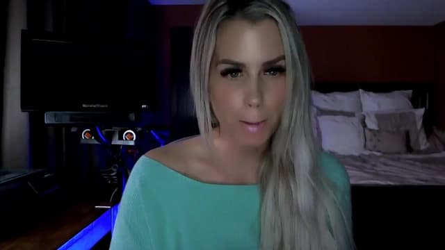 Gallery image thumbnail from Cora9's myfreecams stream on, 11/20/2024, 04:49 image 1 of 20