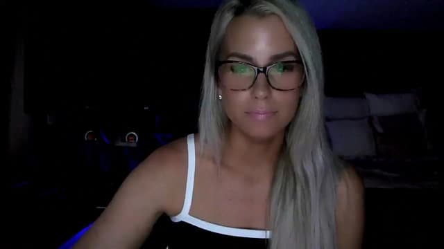 Gallery image thumbnail from Cora9's myfreecams stream on, 06/03/2025, 04:59 image 8 of 20