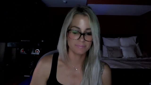Gallery image thumbnail from Cora9's myfreecams stream on, 06/19/2025, 05:19 image 12 of 20