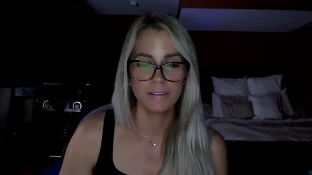 Gallery image thumbnail from Cora9's myfreecams stream on, 06/19/2025, 05:19 image 7 of 20