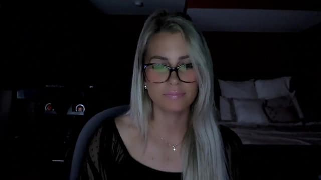 Gallery image thumbnail from Cora9's myfreecams stream on, 06/26/2025, 05:15 image 16 of 20