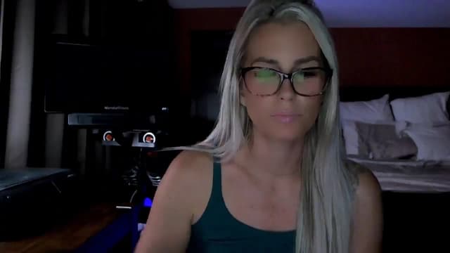 Gallery image thumbnail from Cora9's myfreecams stream on, 09/17/2025, 05:05 image 3 of 20