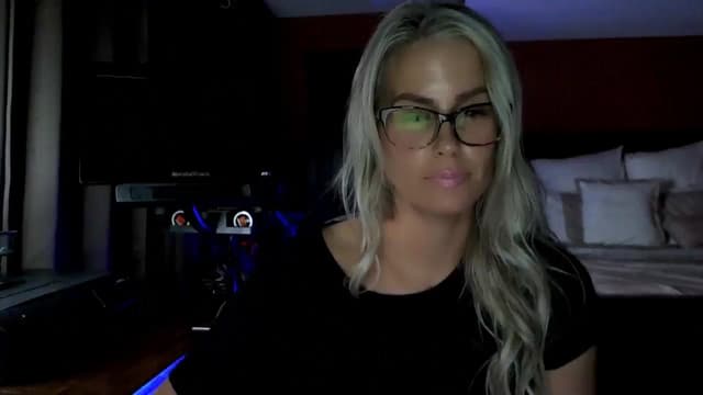 Gallery image thumbnail from Cora9's myfreecams stream on, 11/07/2025, 05:20 image 10 of 20