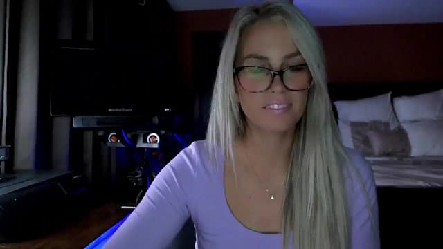 Gallery image thumbnail from Cora9's myfreecams stream on, 11/11/2025, 06:12 image 13 of 20