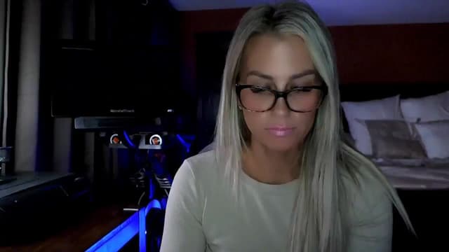 Gallery image thumbnail from Cora9's myfreecams stream on, 11/18/2025, 05:44 image 16 of 20