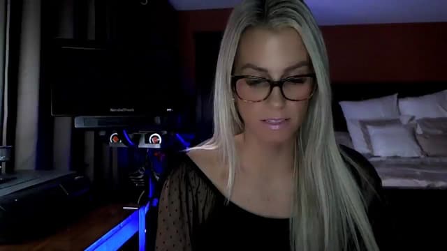Gallery image thumbnail from Cora9's myfreecams stream on, 11/19/2025, 05:41 image 3 of 20