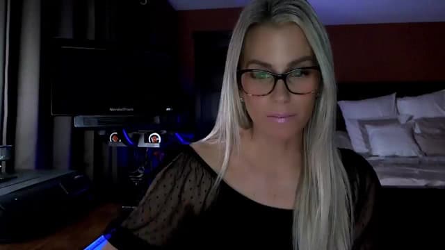 Gallery image thumbnail from Cora9's myfreecams stream on, 11/19/2025, 05:41 image 1 of 20