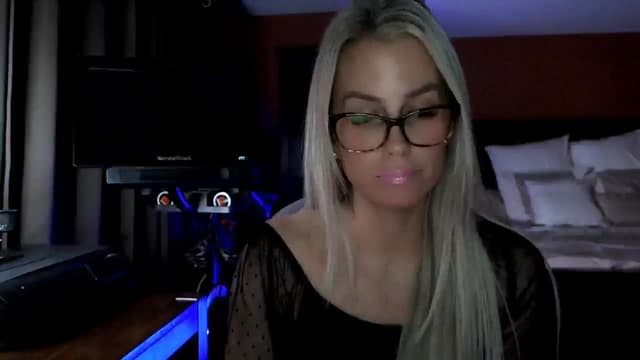 Gallery image thumbnail from Cora9's myfreecams stream on, 11/19/2025, 05:41 image 17 of 20
