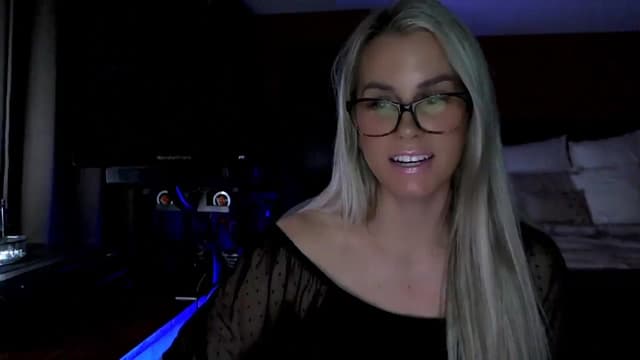 Gallery image thumbnail from Cora9's myfreecams stream on, 12/03/2025, 06:18 image 12 of 20
