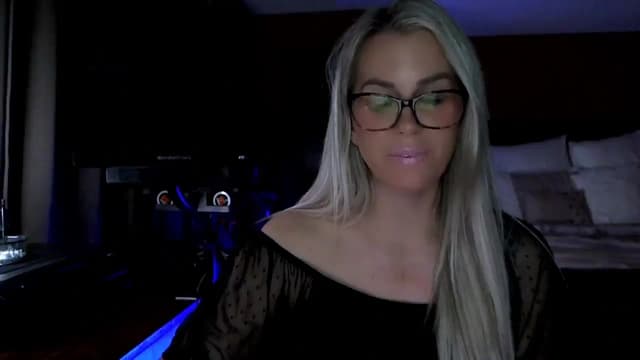 Gallery image thumbnail from Cora9's myfreecams stream on, 12/03/2025, 06:18 image 3 of 20