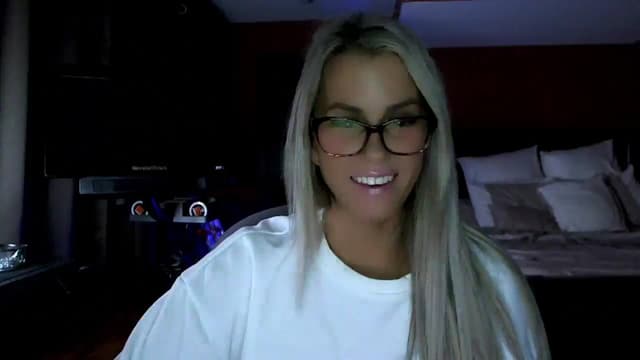 Gallery image thumbnail from Cora9's myfreecams stream on, 12/17/2025, 06:13 image 3 of 20