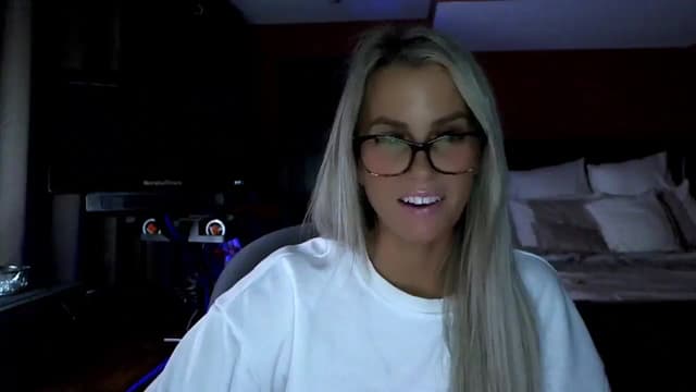 Gallery image thumbnail from Cora9's myfreecams stream on, 12/17/2025, 06:13 image 12 of 20