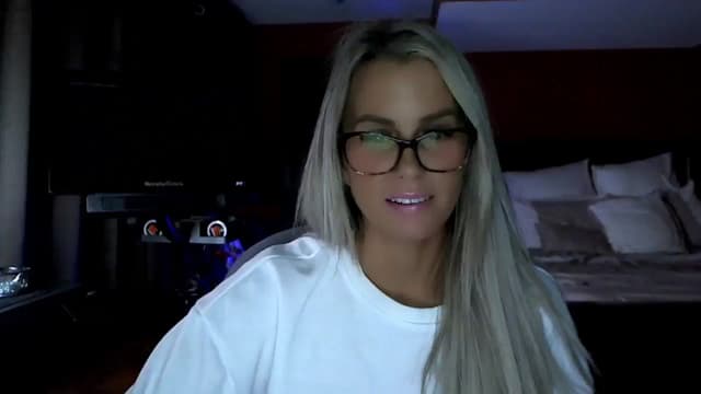 Gallery image thumbnail from Cora9's myfreecams stream on, 12/17/2025, 06:13 image 8 of 20