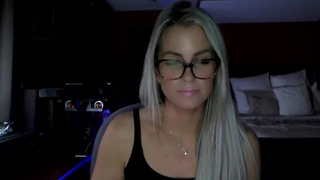 Gallery image thumbnail from Cora9's myfreecams stream on, 12/18/2025, 06:05 image 17 of 20