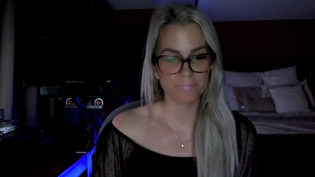 Gallery image thumbnail from Cora9's myfreecams stream on, 01/07/2026, 05:18 image 16 of 20