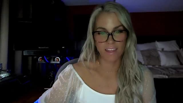 Gallery image thumbnail from Cora9's myfreecams stream on, 01/15/2026, 05:41 image 15 of 20
