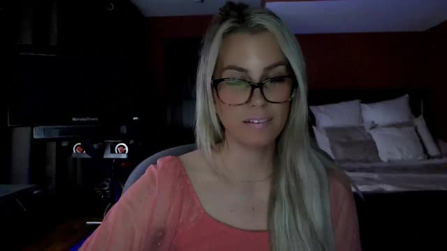 Gallery image thumbnail from Cora9's myfreecams stream on, 02/18/2026, 05:36 image 16 of 20