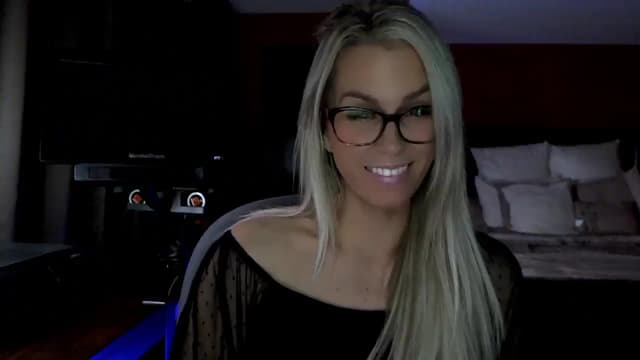 Gallery image thumbnail from Cora9's myfreecams stream on, 03/11/2026, 04:21 image 5 of 20