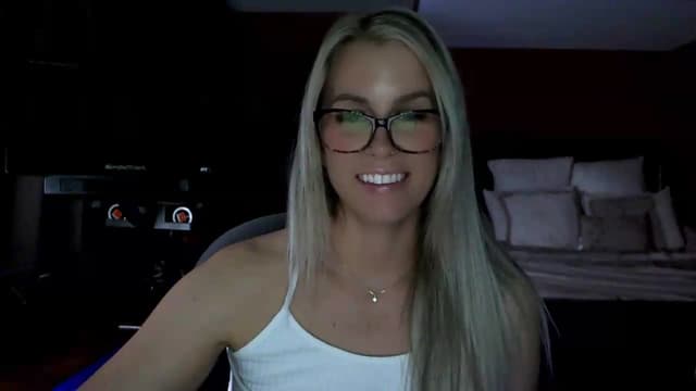 Gallery image thumbnail from Cora9's myfreecams stream on, 05/20/2026, 05:50 image 6 of 20